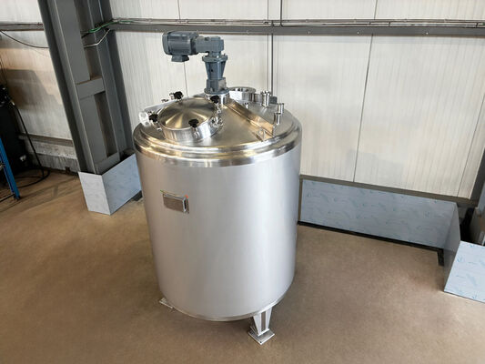 1 x New 2,000 L vertical stainless-steel AISI 316L mixing tank