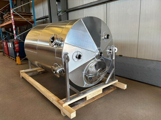 1 x New 3,200 L insulated stainless-steel AISI 316L storage tank