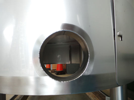 1 x 1.5m³ bier kookketel; brouwketel; geisoleerd met schouw voor gasdampen