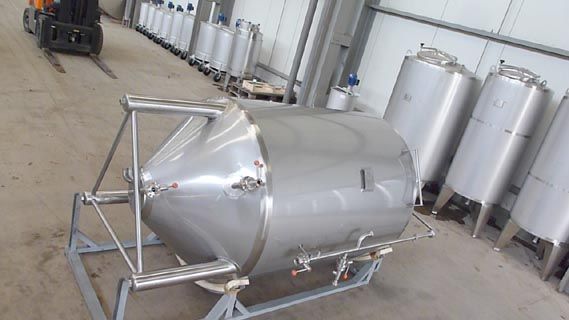 1 x 1.95m³ AISI304; warmtewisselaar; isolatie; verticaal; conisch