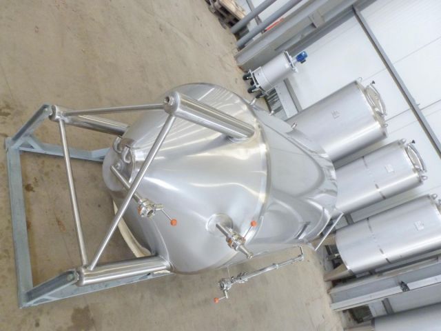 1 x 1.95m³ AISI304; warmtewisselaar; isolatie; verticaal; conisch