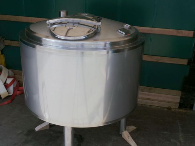 2 x 1060L - 9 US bbl - 280 US gal AISI316; heat-exchanger; insulated; vertical; conical bottom