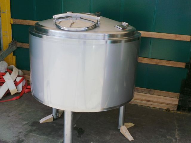 2 x 1060L - 9 US bbl - 280 US gal AISI316; heat-exchanger; insulated; vertical; conical bottom