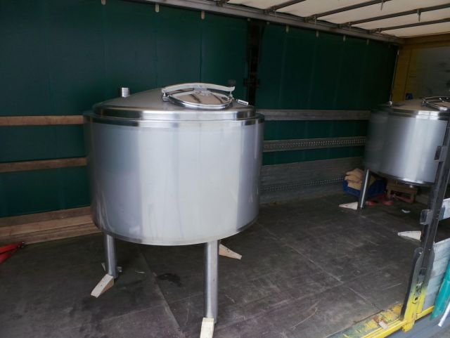 2 x 1060L - 9 US bbl - 280 US gal AISI316; heat-exchanger; insulated; vertical; conical bottom