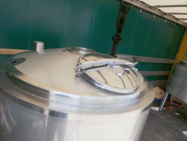 2 x 1060L - 9 US bbl - 280 US gal AISI316; heat-exchanger; insulated; vertical; conical bottom