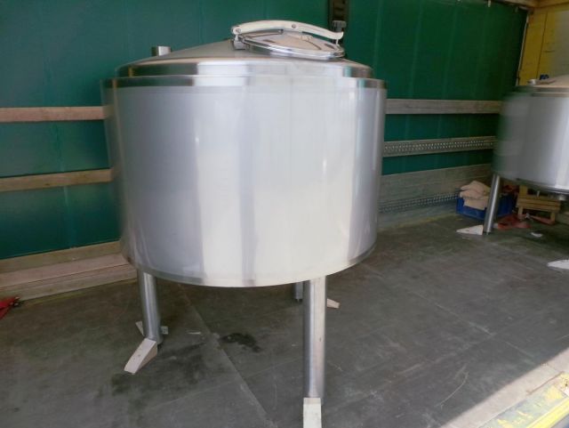 2 x 1060L - 9 US bbl - 280 US gal AISI316; heat-exchanger; insulated; vertical; conical bottom