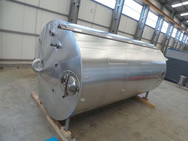 1 x 40m³ AISI304L; geisoleerd, vertikaal; conisch op poten; roestvrijstalen opslagtank