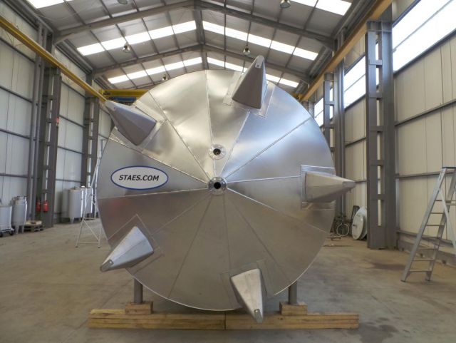 1 x 40m³ AISI304L; geisoleerd, vertikaal; conisch op poten; roestvrijstalen opslagtank