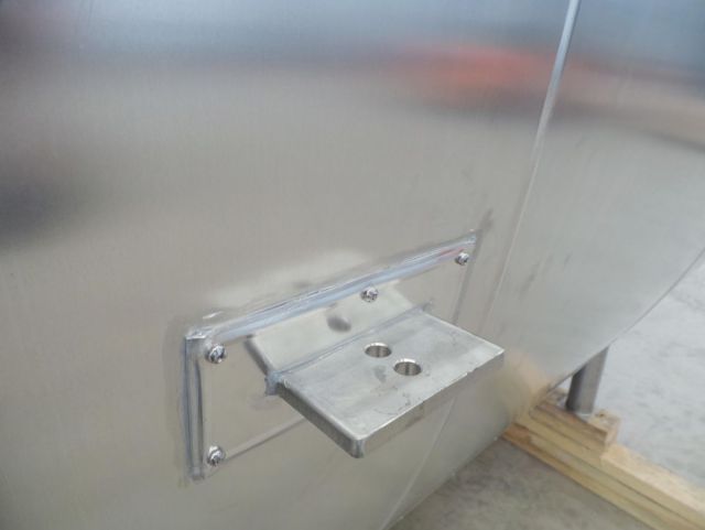 1 x 40m³ AISI304L; geisoleerd, vertikaal; conisch op poten; roestvrijstalen opslagtank