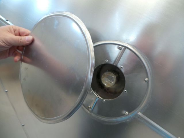 1 x 40m³ AISI304L; geisoleerd, vertikaal; conisch op poten; roestvrijstalen opslagtank