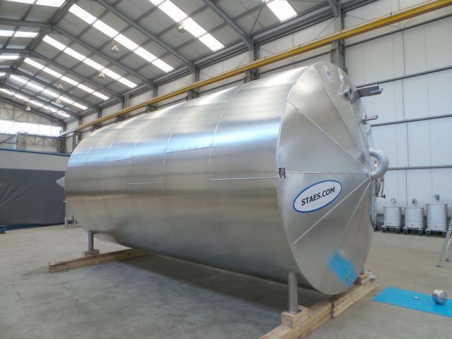 1 x 40m³ AISI304L; geisoleerd, vertikaal; conisch op poten; roestvrijstalen opslagtank