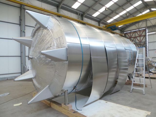 1 x 40m³ AISI304L; geisoleerd, vertikaal; conisch op poten; roestvrijstalen opslagtank