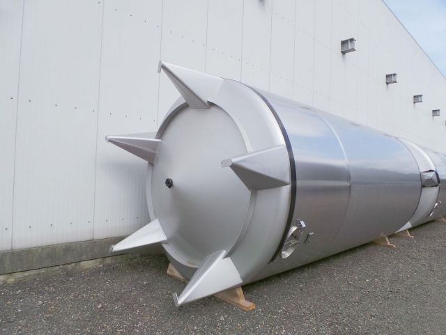 1 x 40m³ AISI304L; geisoleerd, vertikaal; conisch op poten; roestvrijstalen opslagtank
