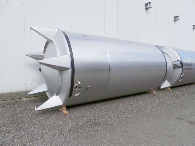 1 x 40m³ AISI304L; geisoleerd, vertikaal; conisch op poten; roestvrijstalen opslagtank