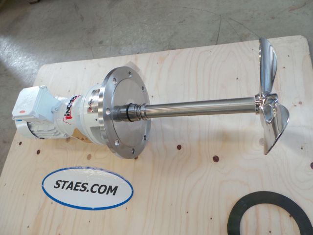 4 x 7,4m³ AISI 316; echangeur thérmique; vertical; cuves à mélange