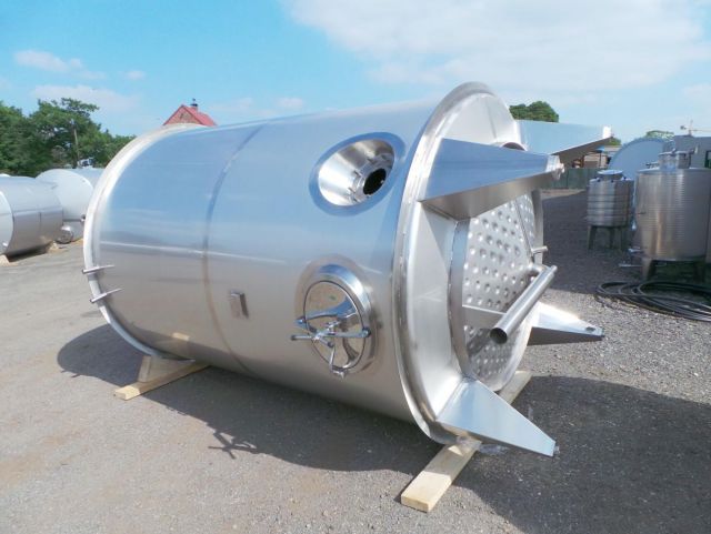 4 x 7,4m³ AISI 316; echangeur thérmique; vertical; cuves à mélange