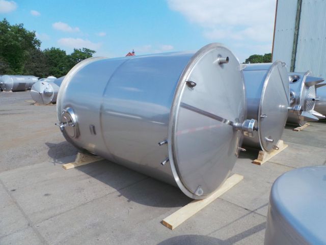 4 x 7,4m³ AISI 316; echangeur thérmique; vertical; cuves à mélange