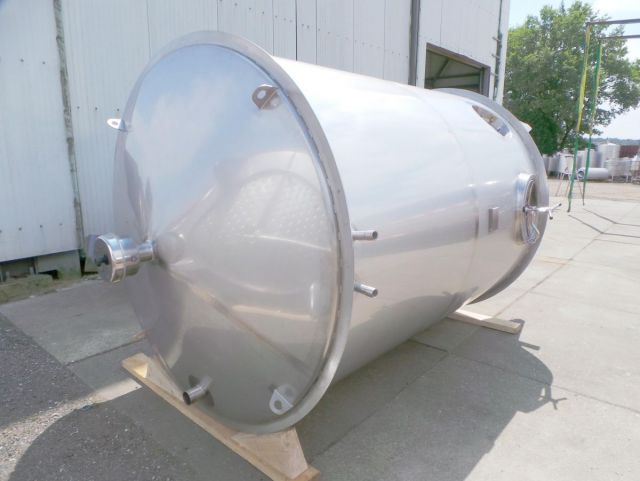 4 x 7,4m³ AISI 316; echangeur thérmique; vertical; cuves à mélange