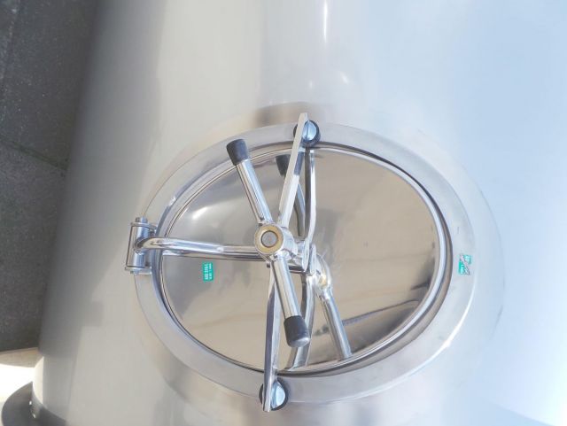 4 x 7,4m³ AISI 316; echangeur thérmique; vertical; cuves à mélange