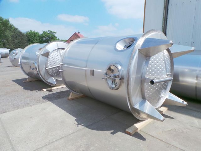 4 x 7,4m³ AISI 316; echangeur thérmique; vertical; cuves à mélange