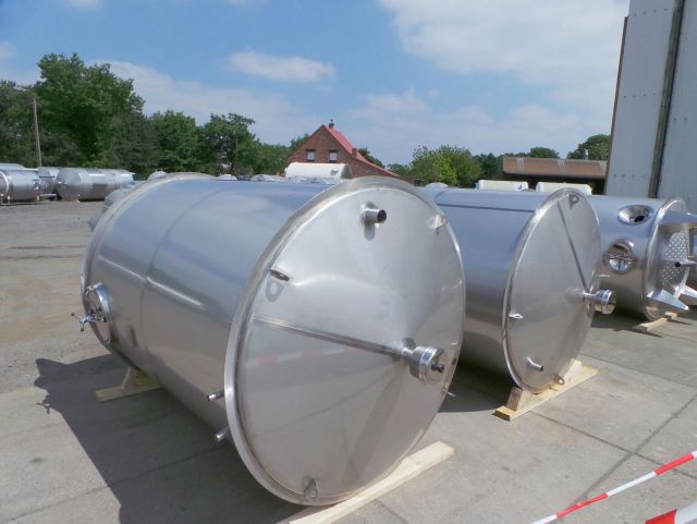 4 x 7,4m³ AISI 316; echangeur thérmique; vertical; cuves à mélange