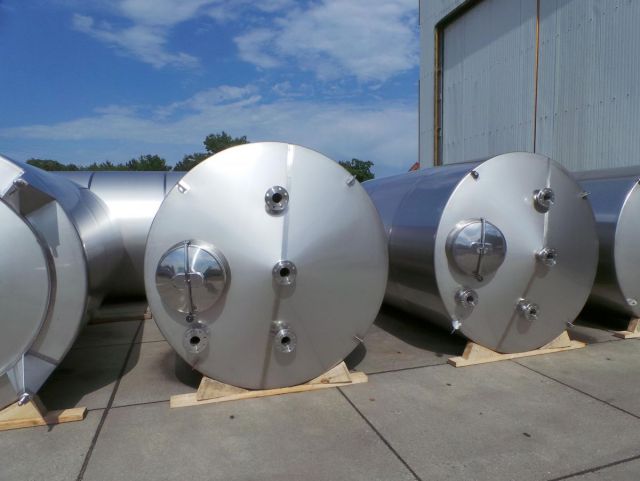 8 x 14.1m³ V4A; vertikal; einwandig; konische Behälter