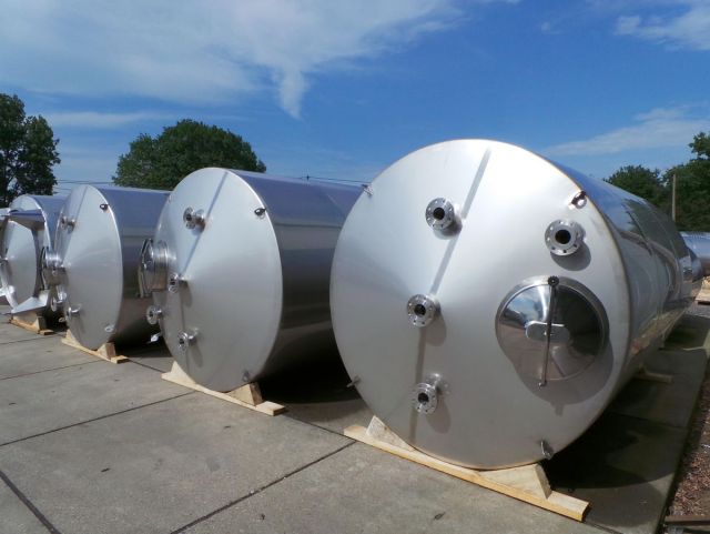 8 x 14.1m³ V4A; vertikal; einwandig; konische Behälter