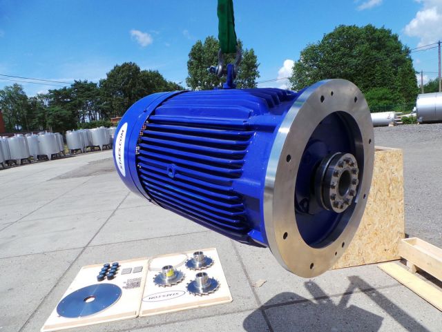 1 x 10.5m³ V4A; Mischbehälter; Vertikal; Wärmetauscher; Ruhrwerke Dissolver