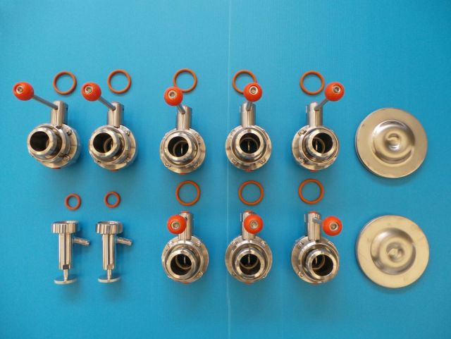 2 x 3.000L - 25 US bbl - 792 US gal -  AISI304; CCT beer fermenters; insulated; heat exchanger; 2 bar pressure inside