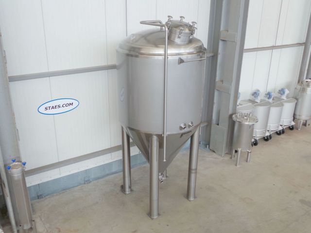 2 x 3.000L - 25 US bbl - 792 US gal -  AISI304; CCT beer fermenters; insulated; heat exchanger; 2 bar pressure inside