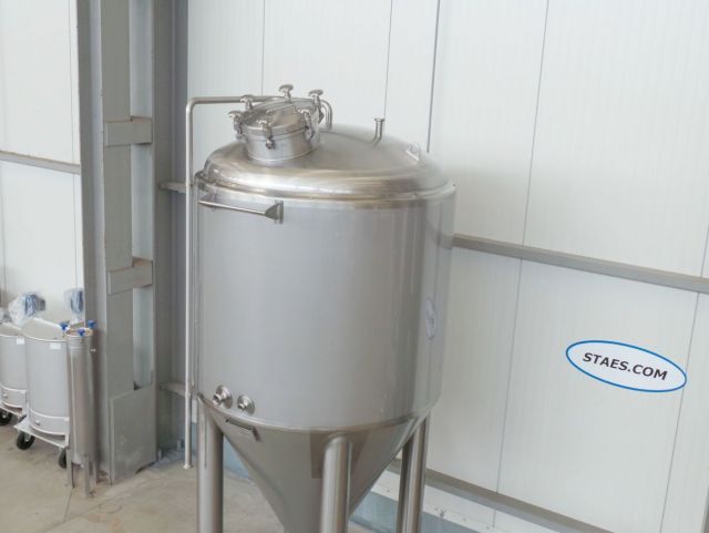 2 x 3.000L - 25 US bbl - 792 US gal -  AISI304; CCT beer fermenters; insulated; heat exchanger; 2 bar pressure inside