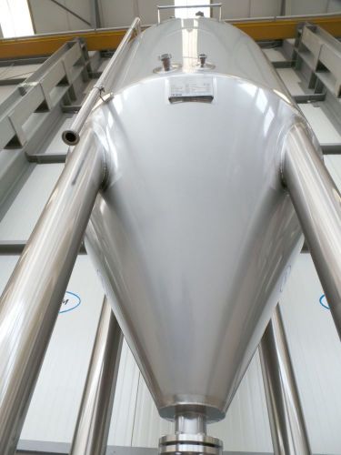 2 x 3.000L - 25 US bbl - 792 US gal -  AISI304; CCT beer fermenters; insulated; heat exchanger; 2 bar pressure inside