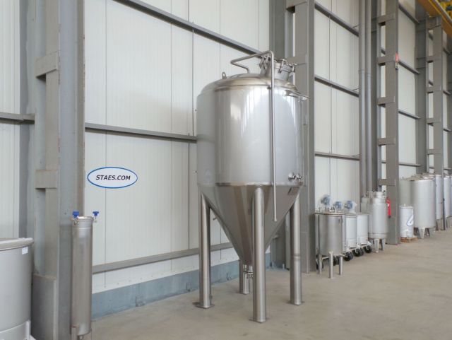 2 x 3.000L - 25 US bbl - 792 US gal -  AISI304; CCT beer fermenters; insulated; heat exchanger; 2 bar pressure inside