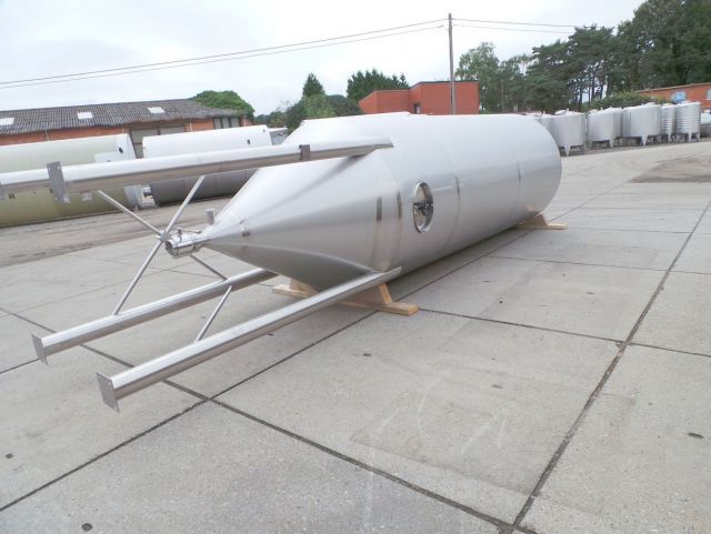 1 x 10.300L - 86 US bbl - 2.700 US gal AISI304; CCT fermenter tank; stainless-steel vessel with strong conical bottom on legs