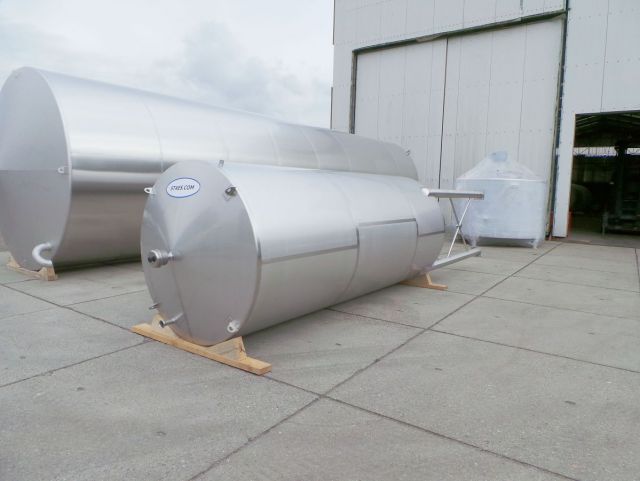 1 x 10.300L - 86 US bbl - 2.700 US gal AISI304; CCT fermenter tank; stainless-steel vessel with strong conical bottom on legs