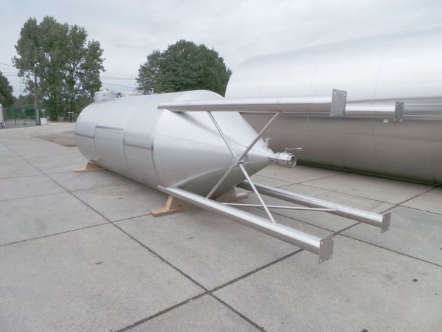 1 x 10.300L - 86 US bbl - 2.700 US gal AISI304; CCT fermenter tank; stainless-steel vessel with strong conical bottom on legs