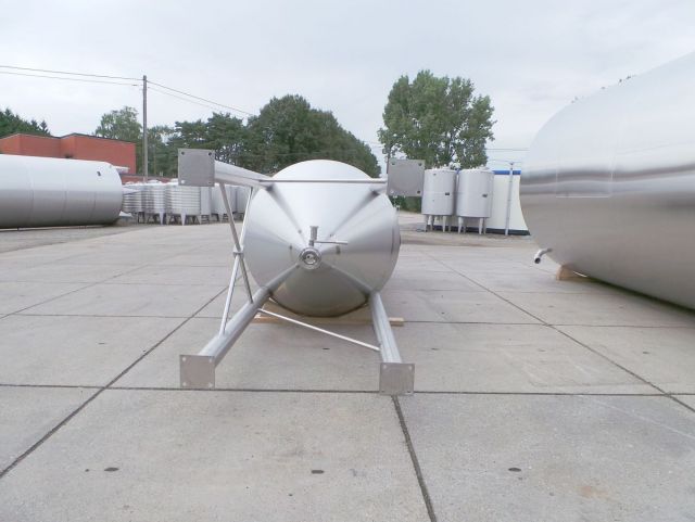 1 x 10.300L - 86 US bbl - 2.700 US gal AISI304; CCT fermenter tank; stainless-steel vessel with strong conical bottom on legs