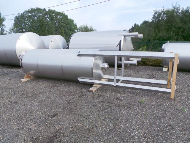 1 x 4.6m³ AISI316; roestvrijstalen opslagtanks; vertikaal op poten