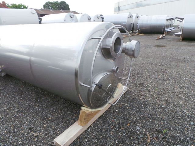 1 x 4.6m³ AISI316; roestvrijstalen opslagtanks; vertikaal op poten