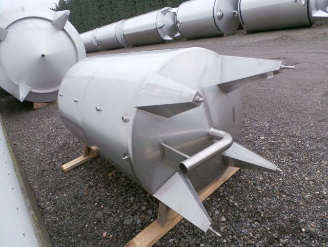 2 x 3.300L - 27 US bbl -  870 US gal - AISI316; stainless-steel storage-tank; insulated; vertical on legs