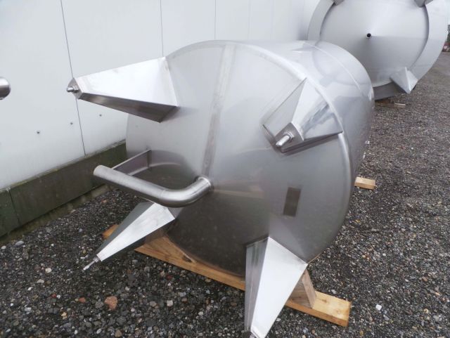 2 x 3.300L - 27 US bbl -  870 US gal - AISI316; stainless-steel storage-tank; insulated; vertical on legs