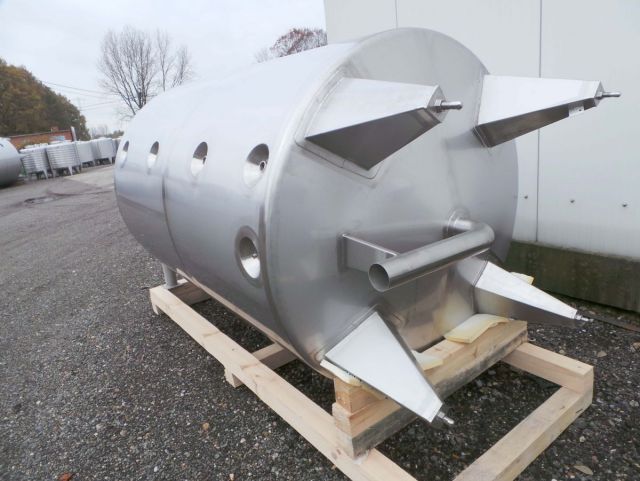 2 x 3.300L - 27 US bbl -  870 US gal - AISI316; stainless-steel storage-tank; insulated; vertical on legs