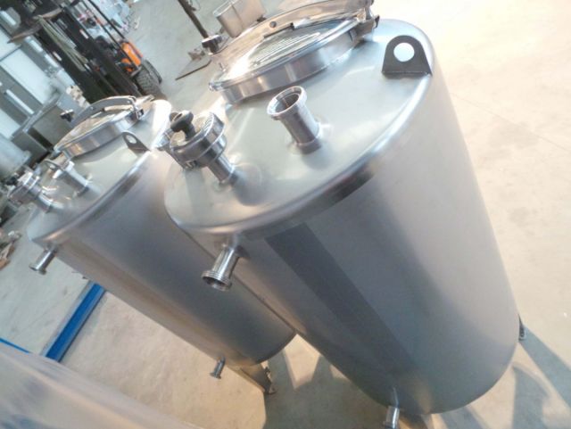 2 x 500L AISI 304; cuve CIP acier inoxydable; vertical; simple paroi sur pieds