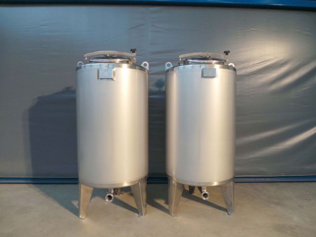 2 x 500L AISI 304; cuve CIP acier inoxydable; vertical; simple paroi sur pieds