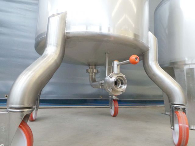 8 x 200L AISI316; roestvrijstalen mengtank; enkelwandig vertikaal op wielen