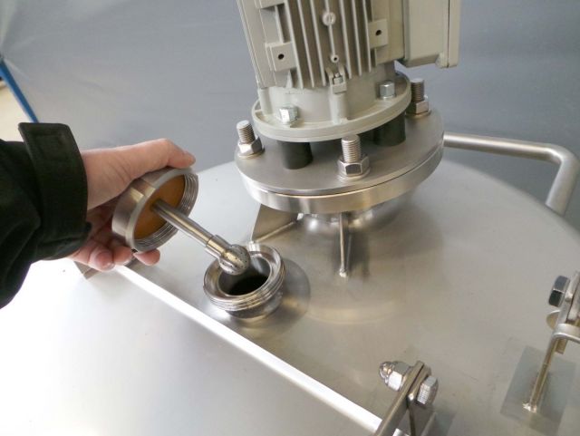 8 x 200L AISI316; roestvrijstalen mengtank; enkelwandig vertikaal op wielen