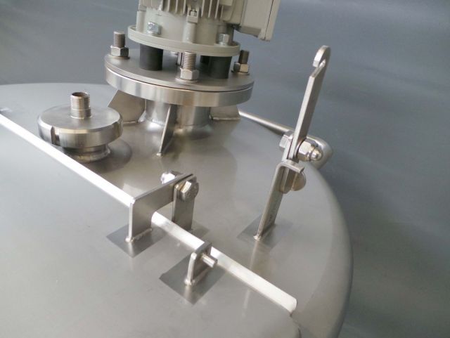 8 x 200L AISI316; roestvrijstalen mengtank; enkelwandig vertikaal op wielen