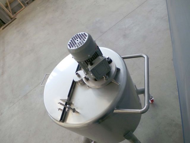 8 x 200L AISI316; roestvrijstalen mengtank; enkelwandig vertikaal op wielen