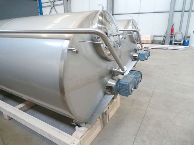 3 x 3.6m³ AISI304; roestvrijstalen opslagtank; roerwerk; vertikaal