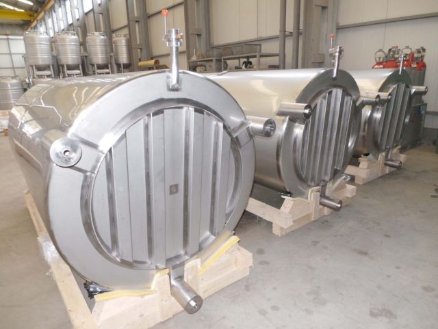 3 x 3.6m³ AISI304; roestvrijstalen opslagtank; roerwerk; vertikaal